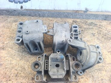 Подушки мотора: Подушка мотора Mercedes-Benz 2002 г., Б/у, Оригинал, Германия — 2