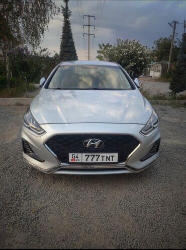 шины фит: Hyundai Sonata, серебристый седан бизнес-класса. Основные