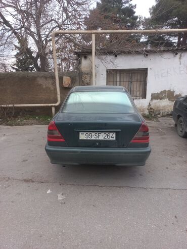 audi 100 1.8: Mercedes-Benz C 180: 1.8 l | 1994 il Sedan