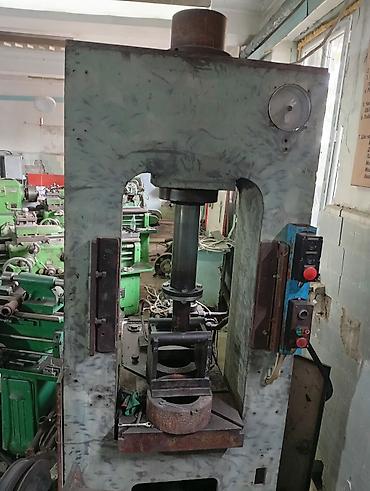 Продаю гидравлический пресс, усилие 100 тонн, в хорошем рабочем