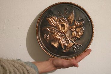 Staro posuđe i escajg: 1. Mesingani Tanjir 31.5 cm precnik, Dubrovnik 2. 22 cm, Sokobanja — 6