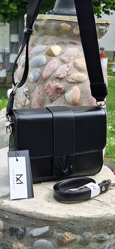 Torbe: Mona torbica A klasa Cena 4200 din Uz torbu dolaze 2 kaisakozni — 9
