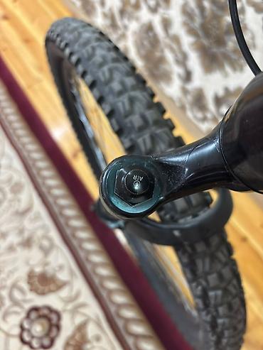 zigzag velosiped: Dağ velosipedi – detallı təsvir - Amortisator: Hava tənzimləməli ön — 3