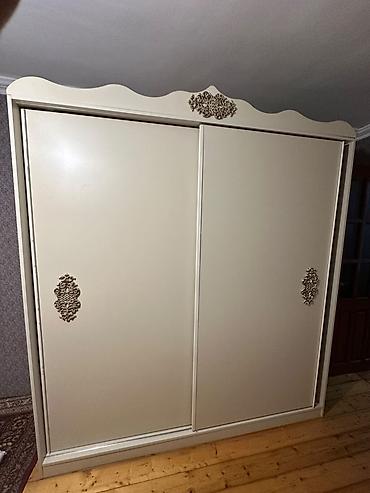 kompüter masa: - Klassik üslubda sürgülü qapılı şkaf və iş masası dəsti Şkaf - Rəng — 4