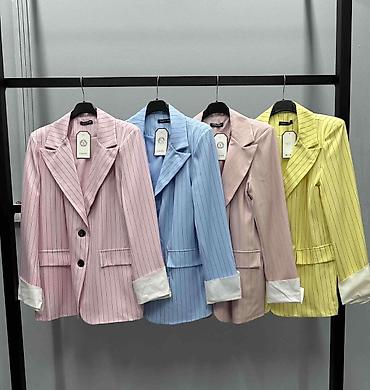 only bluze: Zenski prugasti sako
S M L XL
2900
Din — 4