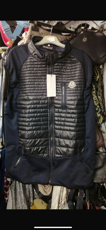 stradivarius prsluk: Vest, L (EU 52), Moncler, color - Black, Cotton