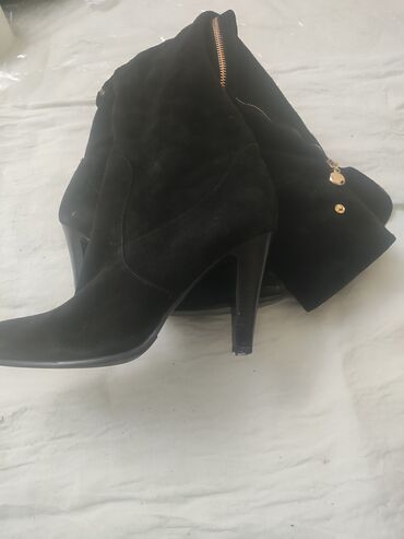 Ботинки и ботильоны: Женские осенне‑зимние сапоги и ботильоны — набор из нескольких пар — 12