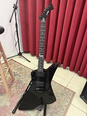Электрогитара ESP LTD (серия Explorer-стайл), цвет — глянцевый черный
