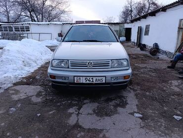 Volkswagen: Volkswagen Vento: 1994 г., 1.8 л, Механика, Бензин, Седан