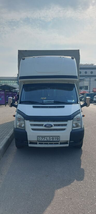 авторазбор грузовых авто: Yükdaşımalar üçün nəzərdə tutulmuş ağ rəngli Ford Transit furqon