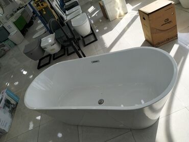 подвесные потолки для ванной: Müstəqil dayanan akril vanna - Oval formalı, minimalist dizaynlı -