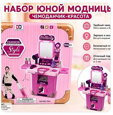 Игровой набор «Набор юной модницы — чемоданчик‑красота» (Kids 3+). -