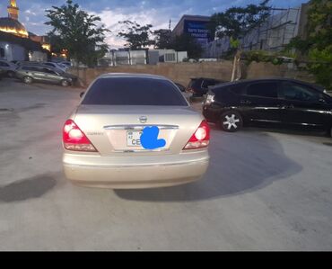 çeşqa maşını: Nissan Sunny sedan - Korpus: 4 qapılı sedan, qızılı/bej rəng - Kuzov