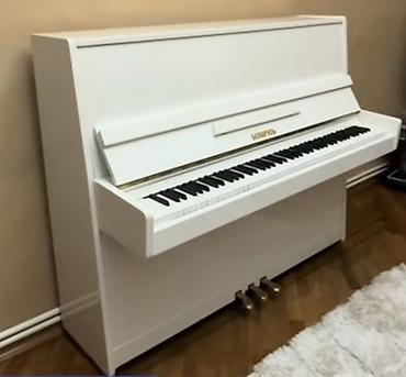 pianino belarus: Ağ rəngli akustik şaquli piano - Brend: (etiketdə) Belarus - Korpus — 1