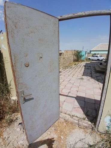 çöl qapilari: İşlənmiş Giriş qapısı With peephole, Ünvandan götürmə