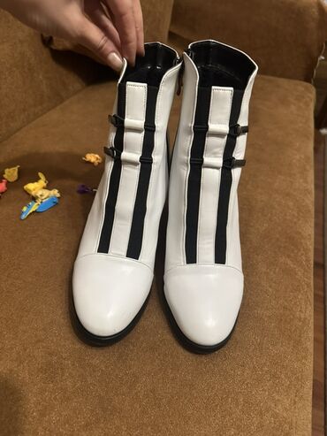 женские футболки и майки с принтом: Размер: 39, цвет - Белый, Б/у