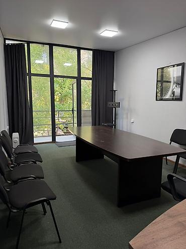 мира ахунбаева: Аренда офисов, 30 м², В административном здании, С оборудованием — 5