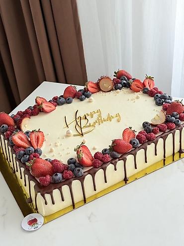 Кондитерские изделия, сладости: Именные торты на день рождения с декоративными топперами - Оформление — 9