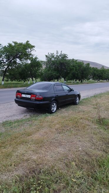 Toyota: Toyota Carina E: 1997 г., 2 л, Механика, Бензин, Седан