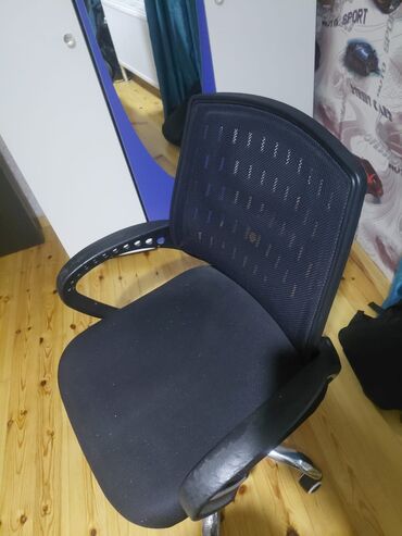 Ofis və oyun kresloları: Təkərli, Qolları tənzimlənmir, Parça — 15