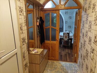 Köhnə tikili: Ev yerlesir 3 cu mkr Turk liseyinin yani 2otaqli 5in 5i Lelinqrad — 11