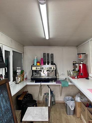 Кофейные аппараты: Передвижной трейлер идеально подходящий для кофейни. Оборудован — 6