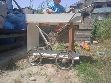 мебель для кафе и ресторанов: Готовый бизнес все целое коляска очень удобная аморты всё рабочие