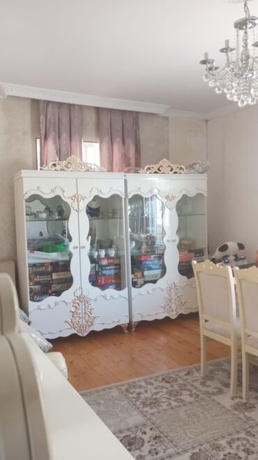 купить мебель для офиса бу: Журнальный стол, Комод, Стол и стулья