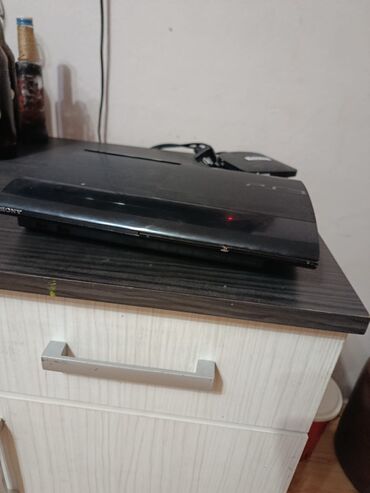 PS3 (Sony PlayStation 3): Sony PlayStation 3 Super Slim konzola (top‑loader) sa kamuflažnim — 8