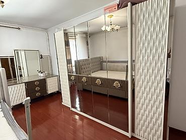 standing mirror: Спальный гарнитур, Б/у, Тумба, Шкаф, Двуспальная кровать, Самовывоз, цвет - Коричневый — 4