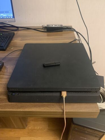 пс 4: Ps4 Slim 9.00 proshivka 13 oyun var . Ideal veziyyetde