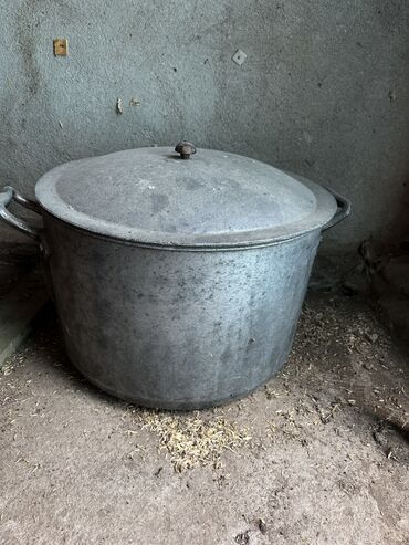 Кастрюли: Продам кастрюлю 40 л . Чугун