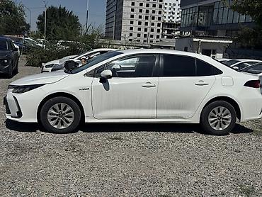 купить мерс с: Toyota Corolla: 2022 г., 1.8 л, Вариатор, Гибрид, Седан — 6
