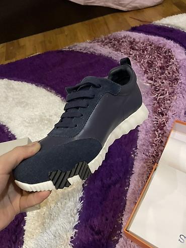 Кроссовки и спортивная обувь: Кроссовки:Hermes - Модель: низкие кроссовки из кожи и замши - Цвет at lalafo.kg — 1 Кроссовки и спортивная обувь: Кроссовки:Hermes - Модель: низкие кроссовки из кожи и замши - Цвет — 1