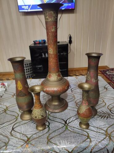 Vazalar: Vaza dəsti, Mis — 4