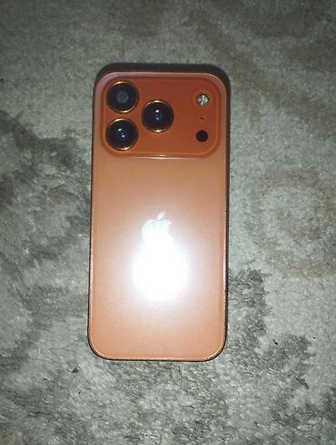 redmi note 19: Смартфон в оранжевом корпусе с плоскими гранями и блоком из трёх — 4