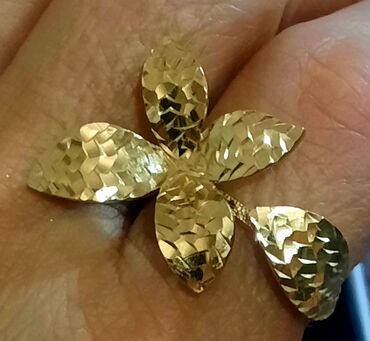 Zərgərlik dəstləri: Dəstə daxildir: Üzük, Sırğa, Sarı qızıl, 585 Əyar, 1112 g — 6