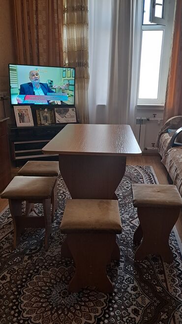 Mətbəx mebeli: Mətbəx sdolu 65 manat qırıqı yoxdur 4 oturacaqı var