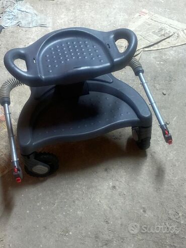 чико коляски: Продаю подножку к коляске для второго ребенка. С седеньем. Удобная