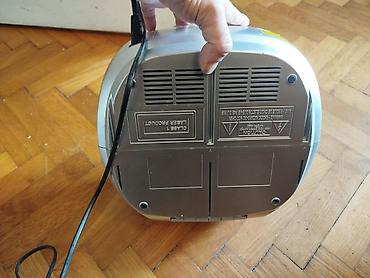 Zvučnici i stereo sistemi: Hitachi radiokasetofon Nema antenu inace radi, malo ga zeza dugme za — 6