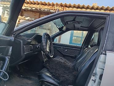 эшик б у: Audi 100: 1990 г., 1.8 л, Кол менен иштөөчү, Бензин, Седан — 5
