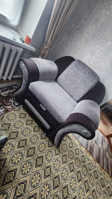 Другие мебельные гарнитуры: Диван 4ка в очень хорошем состоянии каркас с толстого железа диван 2
