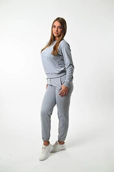 Gornji i donji deo: Ženski komplet trenerke – duks + donji deo - Model: jednobojni — 20