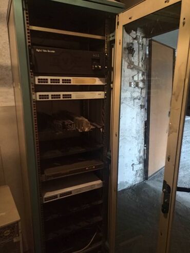 заказ печати: Продам шкаф для серверов внутри 3 шт switches 3 com, gateway 1 шт