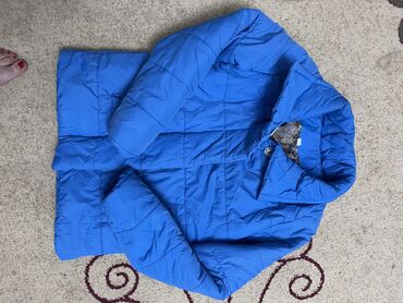 женская куртка 54: Женская куртка Деми размер 42-44
700 сом