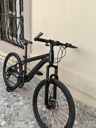 velosipedler 28: Şəhər və yüngül off-road üçün universal dağ velosipedi - Rəng: mat — 9