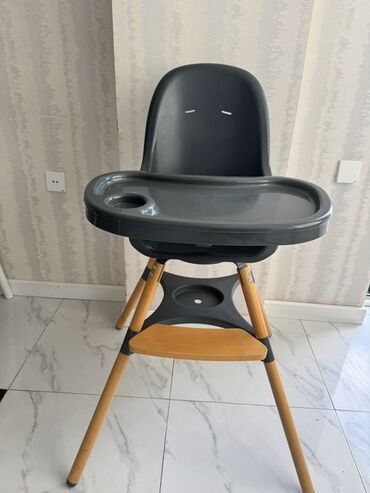 Yemək masaları, oturacaqları: Uşaq yemək stulu - Rəng: tünd boz oturacaq və masa, ağac görünümlü lalafo.az -da Yemək masaları, oturacaqları: Uşaq yemək stulu - Rəng: tünd boz oturacaq və masa, ağac görünümlü