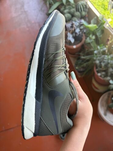 nike qaçış üçün qadın krossovkaları: Salam türkiyədən getirilib yenidir. Hec vaxt geyinilmiyib sadəcə