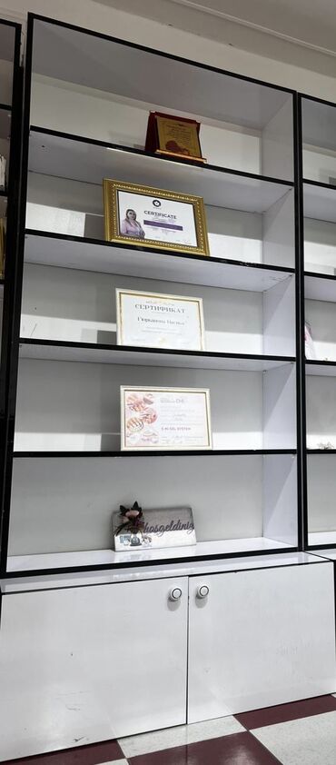 magaza ucun vitrin: 160 Azn 1 ededi 7 eded var Vitrinler keyfiyyetli materialdan