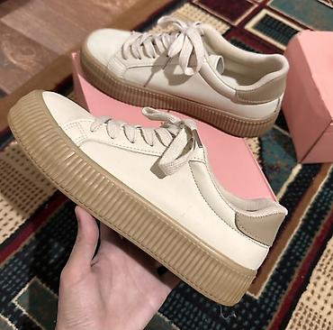 vans кроссовки: Женские кеды DD&OO
В отличном состоянии 
39 размер — 2